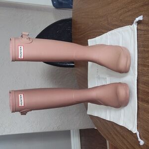 Hunter Women's Blush Tall Rain Boots Size 6. Gently Used.
